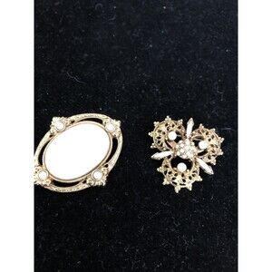 Vintage gold-tone flower brooch pin white stones & Picture Style White Stone Pin